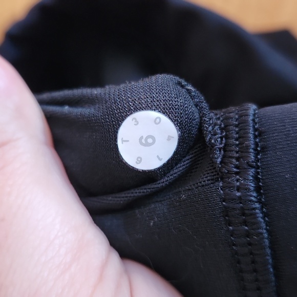 Lululemon Black Gear Up Bra, Size 6 - Picture 6 of 8
